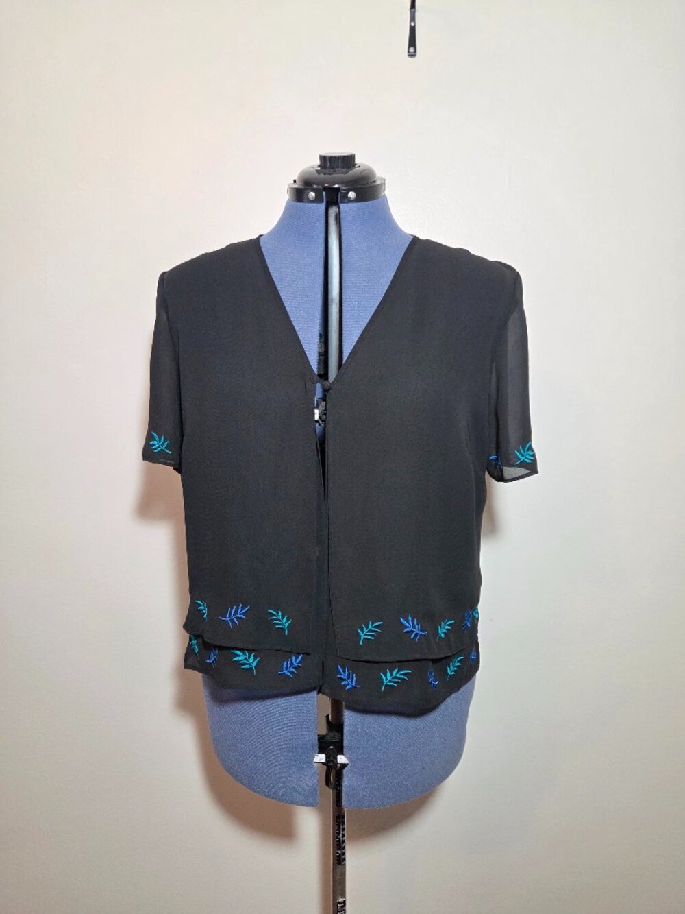 Studio I Vintage Black Embroidered Short Sleeve Cropped Shrug